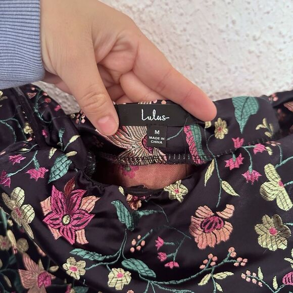 NWT Lulu’s Make A Move Black Satin Floral Jacquard Strapless Midi Dress size med - Picture 3 of 7